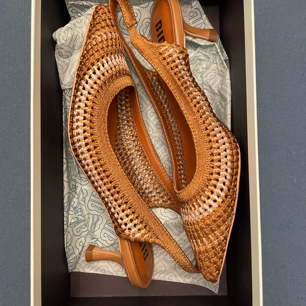 Bibi Lou woven neutral color size 7 Women's Heels